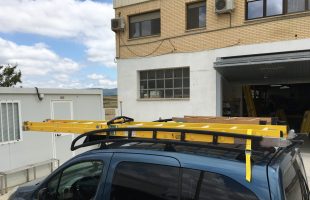 ¿Puedo llevar mi escalera en el coche?