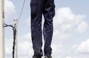 Nuestra plataforma reposapiés para líneas eléctricas