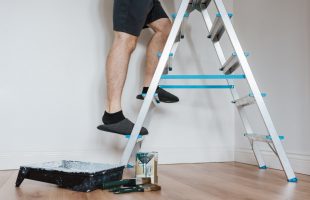 Sistemas de sujeción y estabilidad para escaleras