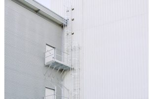 Escaleras fijas: uso, características y normativa