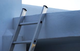 Por qué las escaleras de aluminio están sustituyendo a las de madera