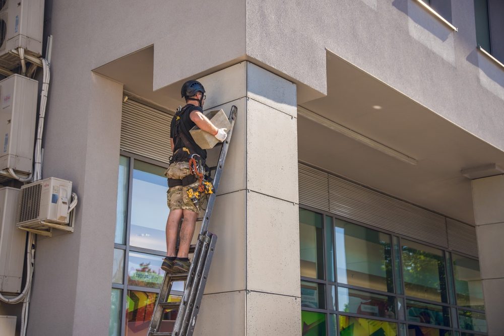 Cómo mantenerse seguro en los trabajos de altura