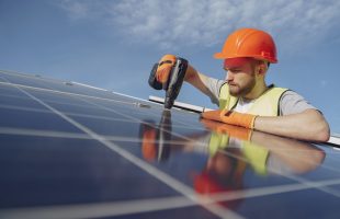 Las escaleras de fibra de vidrio: 10 beneficios para trabajos eléctricos o telefónicos