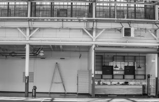 Movilidad en Almacén: Claves para elegir la escalera de almacén