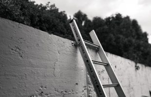 Guía completa de mantenimiento de tu escalera: Alarga su vida útil y garantiza tu seguridad